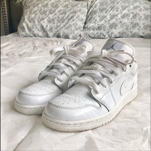 White Jordan 1s
